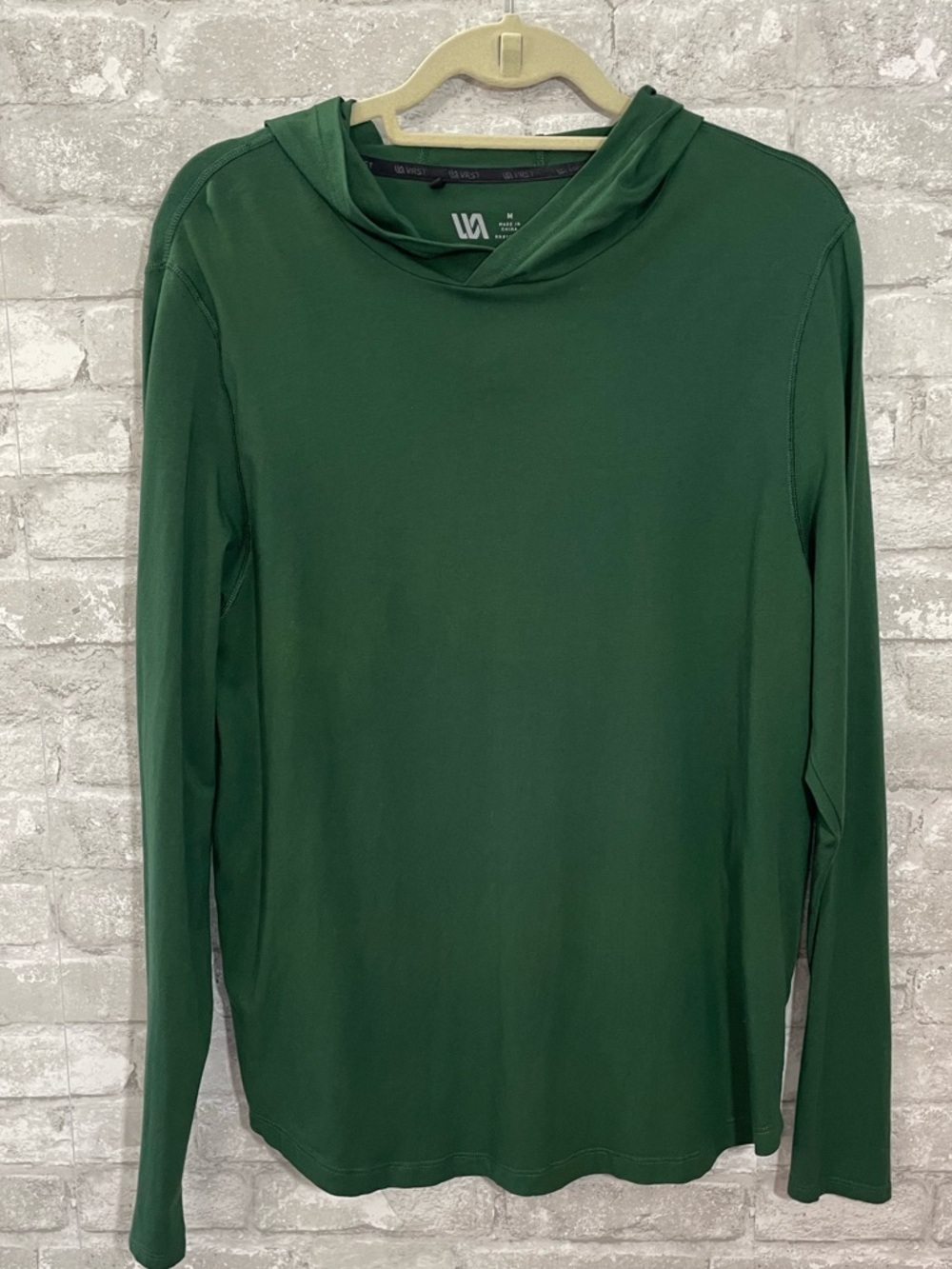 VRST Men's Long Sleeve Hooded Performance Shirt — Forest Green